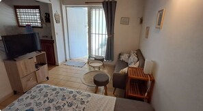 1 bedroom, iron/ironing board, travel cot, free WiFi