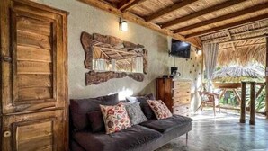 Bungalow, 4 phòng ngủ, bếp, quang cảnh vườn