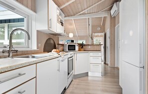 Geladeira, lava-louças, cafeteira/chaleira