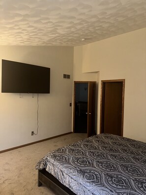 2 habitaciones, tabla de planchar con plancha, wifi y ropa de cama 