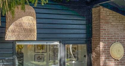 Belle maison Ă Rheezerveen avec sauna