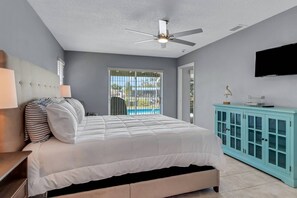 3 bedrooms - 5240 SW 2nd PL (Cape Coral)