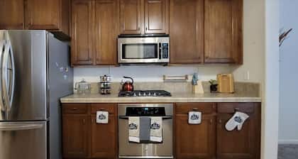 The Cozy Hampton Village TownHome!