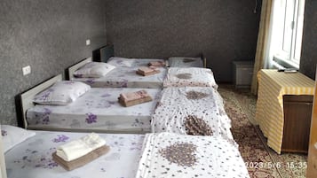 Phòng 4 Tiêu chuẩn, quang cảnh sân vườn | Truy cập Internet không dây miễn phí, bộ trải giường