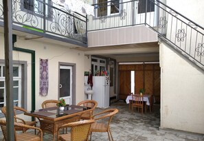 Standard tvåbäddsrum - utsikt mot innergården | Utsikt mot innergård