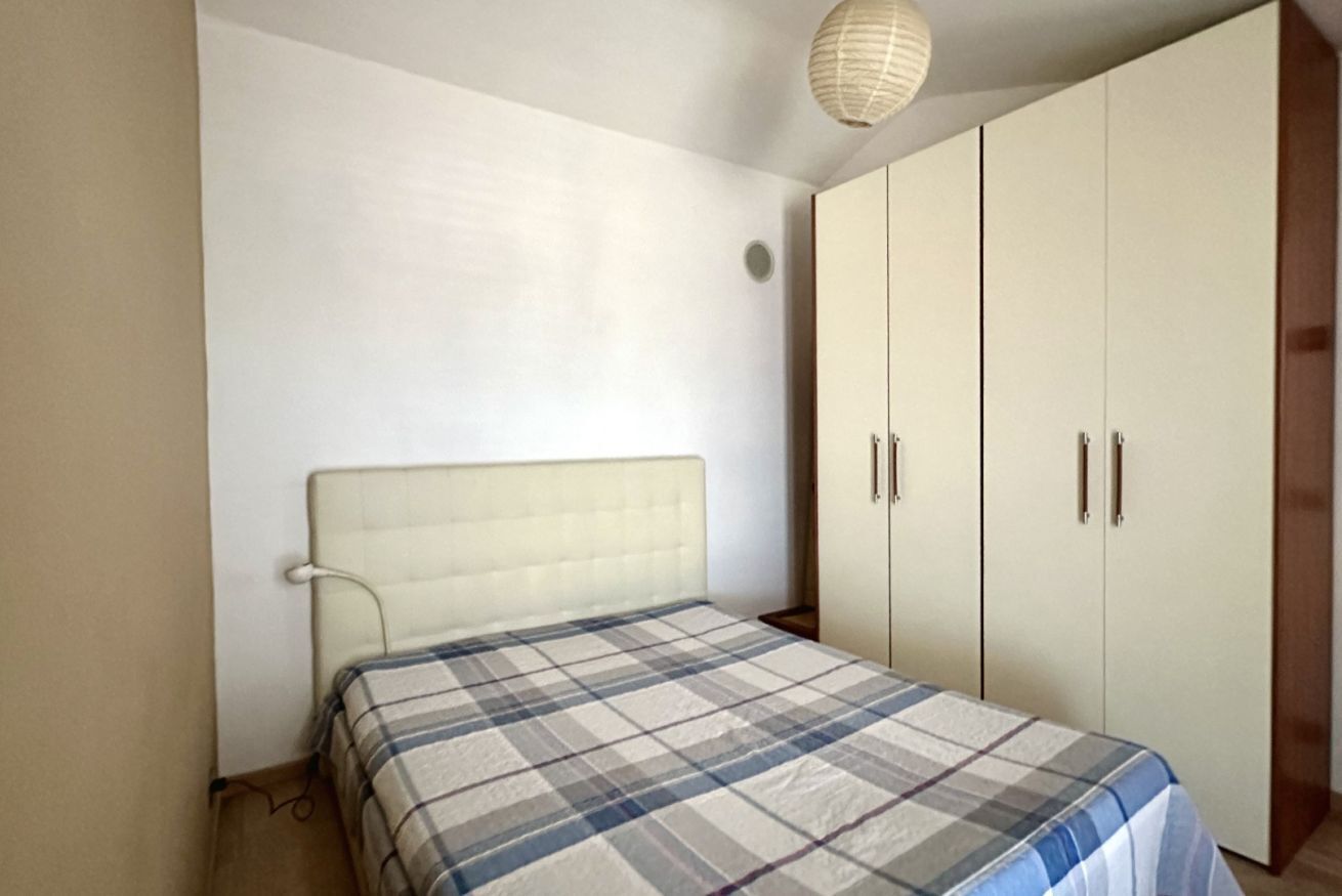 3 bedrooms, bed sheets