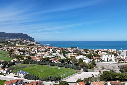 M390 - Marcelli, delightful villa with sea view