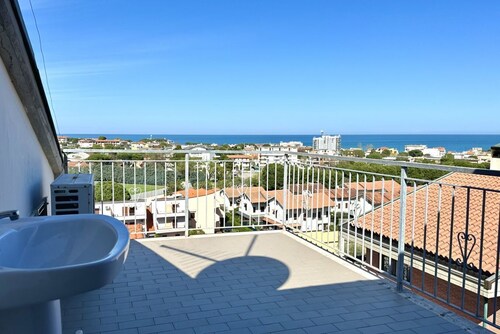 M390 - Marcelli, delightful villa with sea view