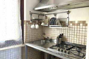 Fridge, oven, dining tables - M390 - Marcelli, delightful villa with sea view (Marcelli)