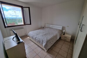 4 bedrooms, bed sheets