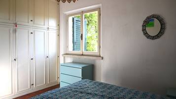 2 bedrooms, bed sheets