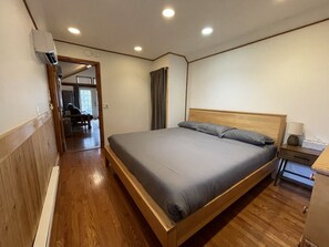 2 habitaciones, tabla de planchar con plancha y cuna de viaje 