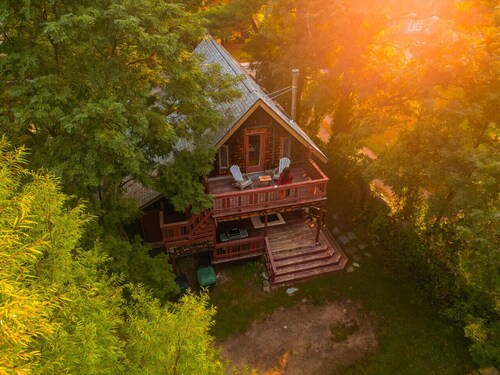 Xplorer II - Keene | Modernized Private Apartment in Town | Centrally Located to Major Trailheads