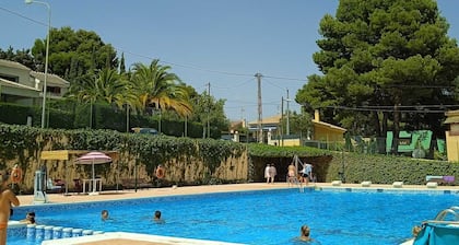 Do you need to take a break between mountains in a charming village in Alicante?