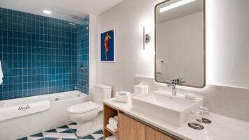 Dusch, hårtork och handdukar