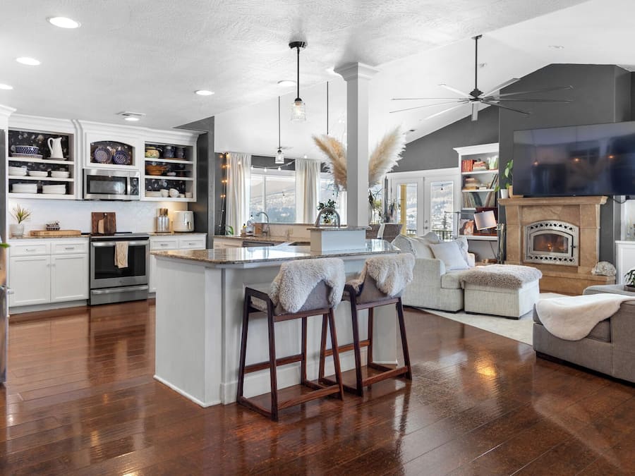 House | Private kitchen | Full-size fridge, microwave, oven, stovetop