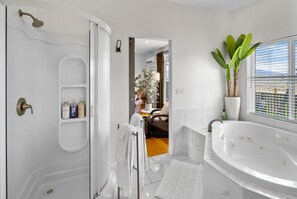 Dream Cottage 1 | Bathroom | Hydromassage showerhead, hair dryer, towels, soap