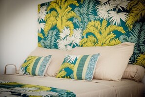 3 habitaciones, caja de seguridad en la habitación y escritorio 