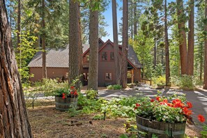 Exterior - Sunnyside Lodge - Walk to Lake! (Tahoe City)