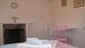 1 bedroom, bed sheets