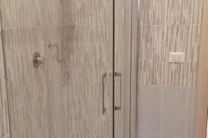 Shower, bidet - Lorenzo Magnifico Apartment (Roma)