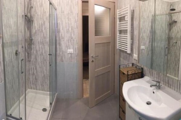 Douche, bidet