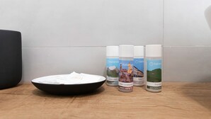 A bathroom counter with a black bowl, four bottles of Italianway body care products, and a black object on the left. - Italianway - Sigieri 10 (Milan)