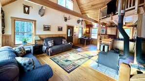 Living area - Caddis Ridge Camp|West Forks with Trail Access (West Forks)