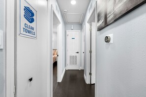 Interior - Newly renovated home in Tampa short distance from amazing entertainment and food (Tampa)