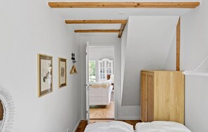 4 bedrooms, travel cot, free WiFi - Beautiful home in Væggerløse with sauna (Væggerløse)