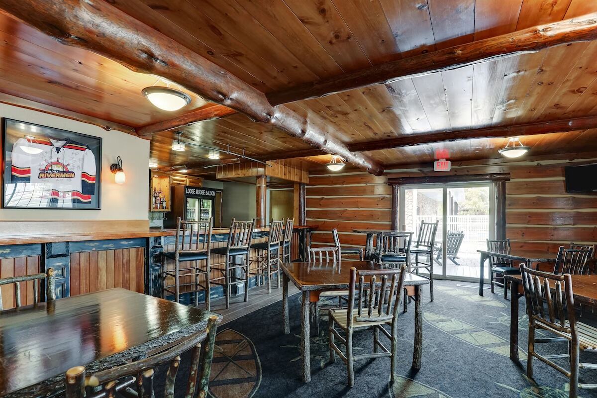 Deluxe 2 Double in Stoney Creek Peoria! Free Hot Breakfast | 2 Units