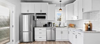 Rooftop Patio Oasis - 5 minutes outside Uptown