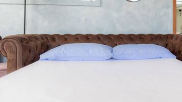 1 habitación, tabla de planchar con plancha, wifi y ropa de cama