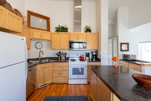 Fridge, microwave, oven, stovetop - Cozy Hailey Haven: Sun, Ski, Work, & Play at Your Doorstep (Hailey)