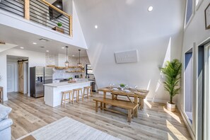 Dining - Dreamers Ranch Luxury Aframe  (Leakey)