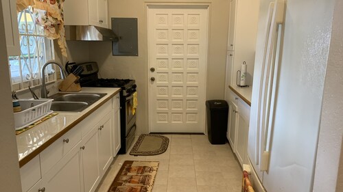 Beautifully Renovated Home/Easy Walk to the Beach/Great Getaway for the Family🔥