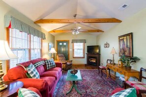 スマートテレビ、暖炉、DVD プレーヤー、書庫