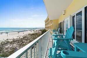 Property grounds - Beachfront Studio - Perfect for Couples! FREE Activities (Panama City Beach)
