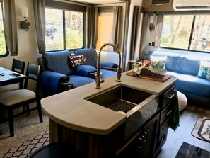 Smart TV, fireplace, DVD player, stereo - 2020 42ft Forest River Sabre RV located in Outdoor Resorts Gatlinburg Lot 206  (Gatlinburg)