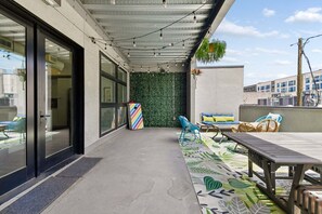 Outdoor dining - Bohemian Hideaway | RiNo Art Lofts (Denver)