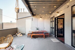 Outdoor dining - Bohemian Hideaway | RiNo Art Lofts (Denver)