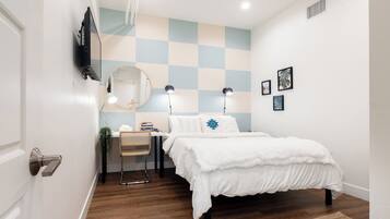 コンドミニアム ベッド (複数台) パティオ シティビュー ((R03) 3198 Blake St. Unit 205) | 2 室のベッドルーム、客室ごとに異なる装飾、客室ごとに異なるインテリア、WiFi (無料)