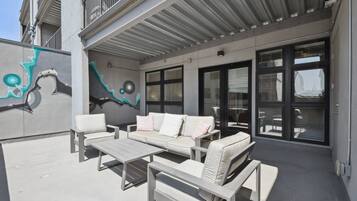 Condo, Multiple Beds, Patio, City View ((R02) 3198 Blake St. Unit 203) | Property grounds