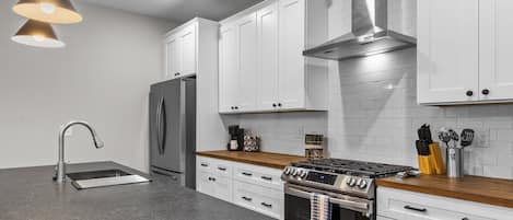 House, Multiple Beds, Patio, City View ((#19) 3323 Vista Ave) | Private kitchen | Coffee/tea maker