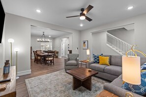 House, Multiple Beds, Patio, City View ((#19) 3323 Vista Ave) | Living area - Uptown Elegant Escape | JZ Vacation Rentals (St. Louis)