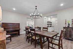 Casa, varias camas, patio, vista a la ciudad ((#19) 3323 Vista Ave) | Servicio a la habitación