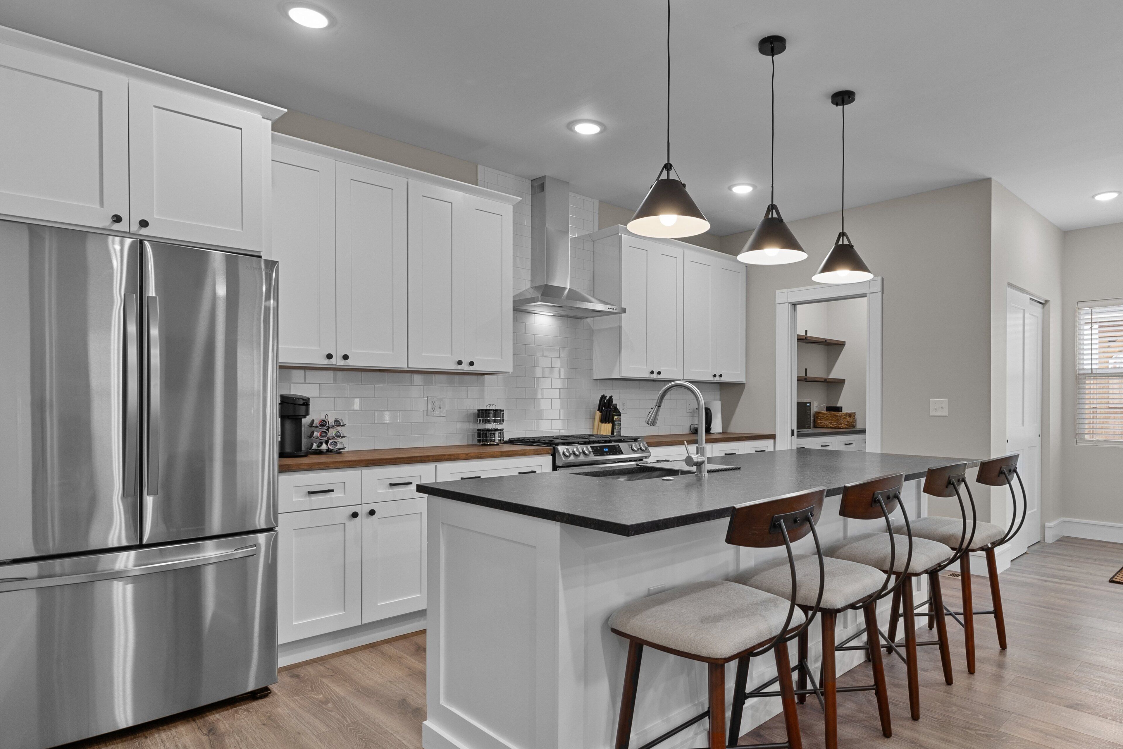 Casa, varias camas, cocina, vista a la ciudad ((#20) 3325 Vista Ave) | Cocina privada | Cafetera y tetera 