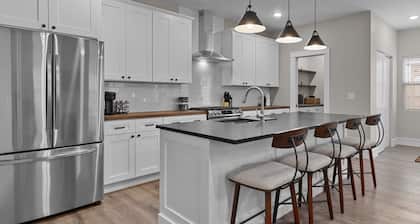 Bright Urban Comfort | JZ Vacation Rentals