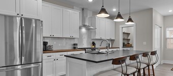 Bright Urban Comfort | JZ Vacation Rentals