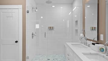 House, Multiple Beds, Kitchen, City View ((#20) 3325 Vista Ave) | Bathroom | Towels, toilet paper